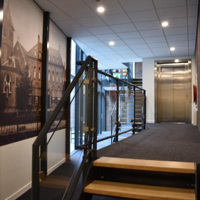 13 Gang Met Foto En Lift